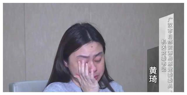 原創落馬女幹部流淚懺悔：幫領導管百萬金庫，買奢侈品賺足面子