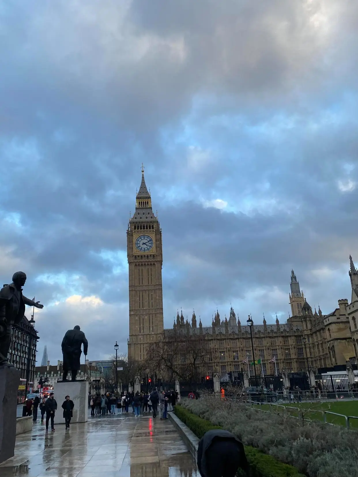 天氣不好，怎麼發朋友圈才能高階大氣上檔次。#英國留學生# #UCL# #留學的價值# #我的留學故事# #我的留學生活# #留學是一場孤島求生# #留學生落地# #留學# #留學新篇章# #適應留學生活#