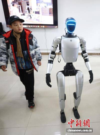 民眾走進南京航空航天大學體驗夢想與科技交匯之旅