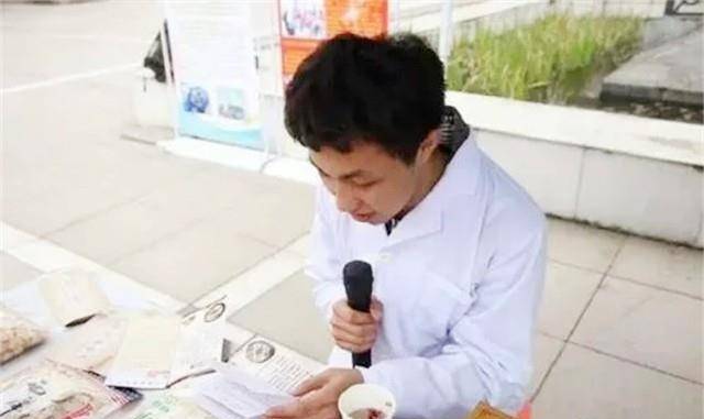 原創汶川地震中他被軍人救出，多年後他研究生入伍圓夢軍營