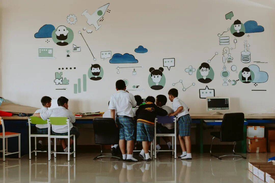 人大附中校長3句話說透了教育：小學重在陪伴，初中重在尊重，高中重在放手