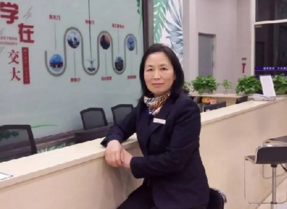 原創2019年，49歲宿管阿姨陪兒子考研，兒子上岸復旦，自己考進了211