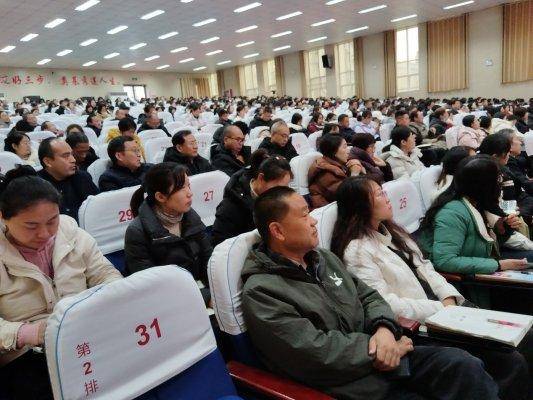 原創賦能新學期 啟航新徵程——濟南市萊蕪區方下中學全體教師聆聽專家報告共話教育未來