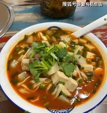 原創石嘴山十大美食：從沙湖魚頭到涮羊肉，吃出西北豪情！