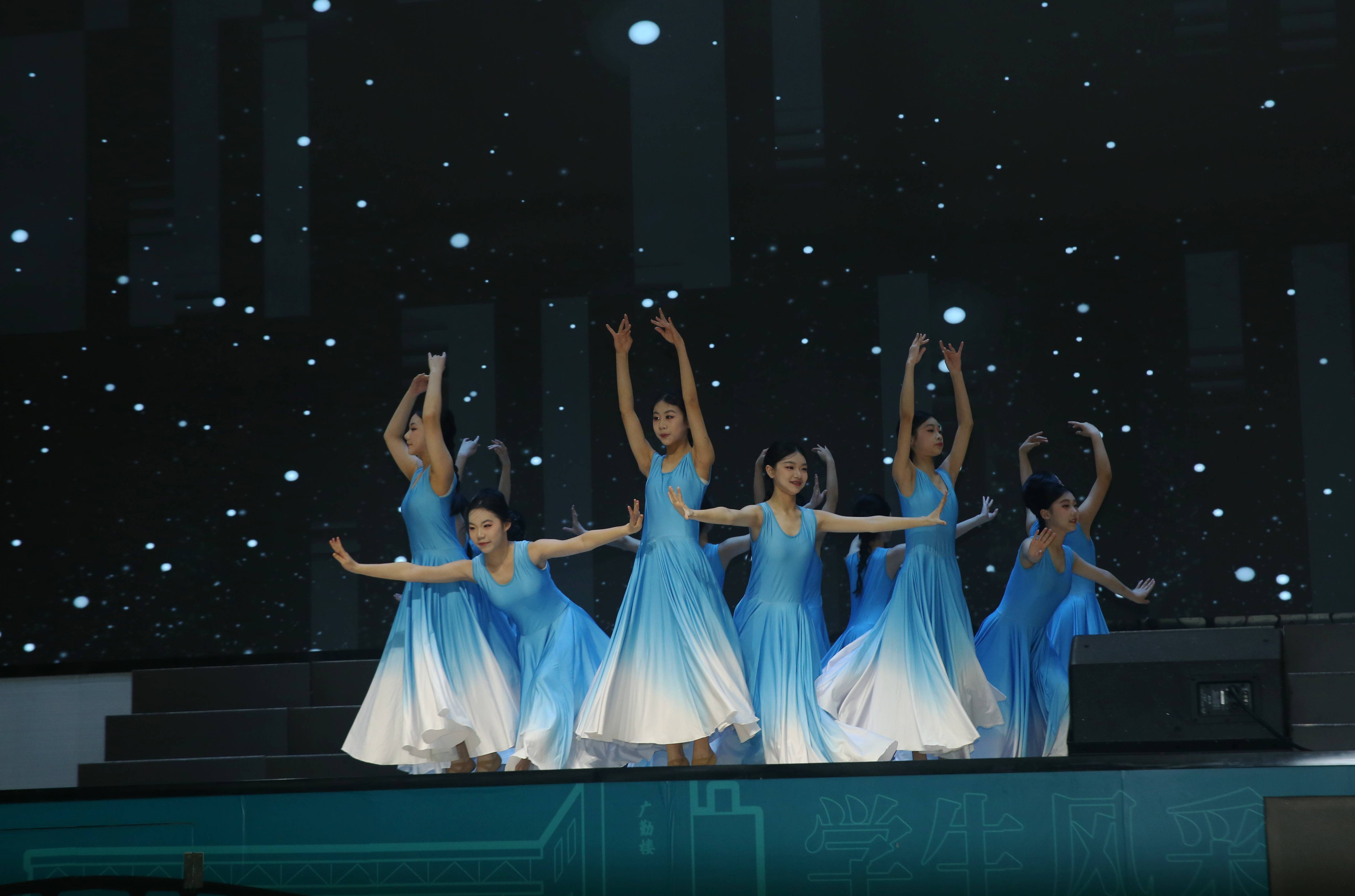 華益中學校園開放日，迎來近1000組準初中生家庭