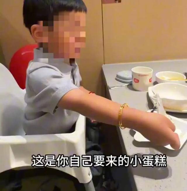 陝西某中學家長集體白嫖演出服，給孩子們上了最壞的一課