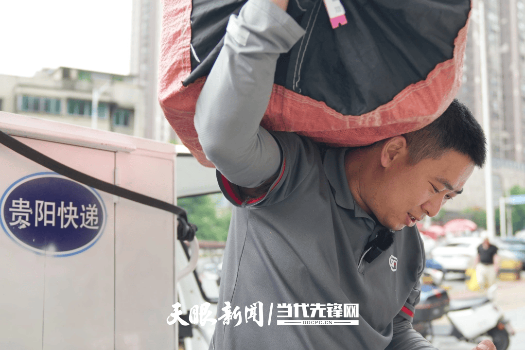 凡人“超人”——快遞員譚懷國的“編外管家”路