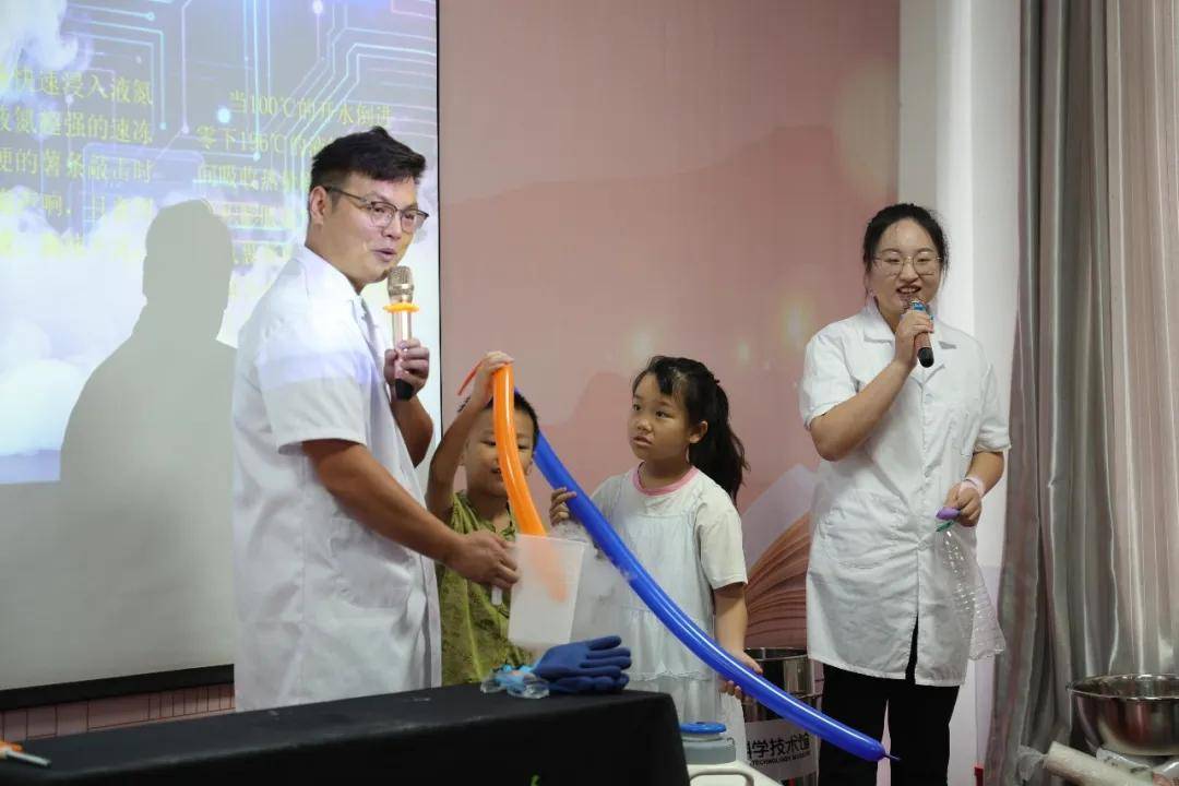 “科學魔法秀”走進赫山區圖書館 少年兒童沉浸式探秘科學世界