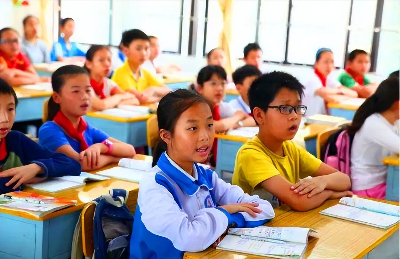 原創老師從小學“轉崗”到初中，孩子能適應嗎？看完這些你就全懂了