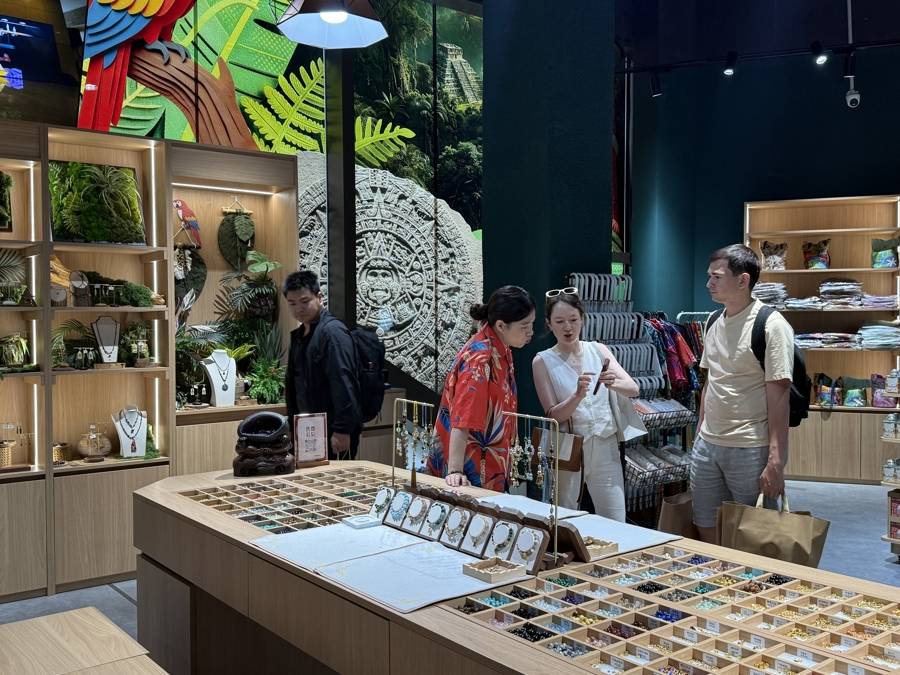 動漫月多場活動舉行，“世界樹之巔”快閃店滿月，文商旅體展跨界擦出火花