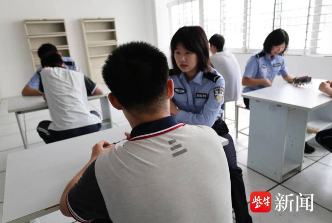 以法理叩問少年守護之道 一群大學生冒高溫赴基層普法
