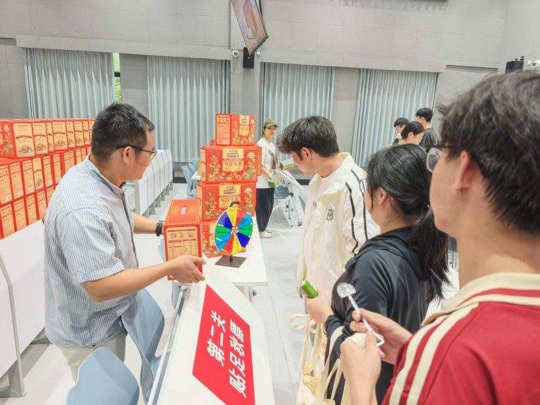 立秋，考研慰問變成了“豐收儀式”