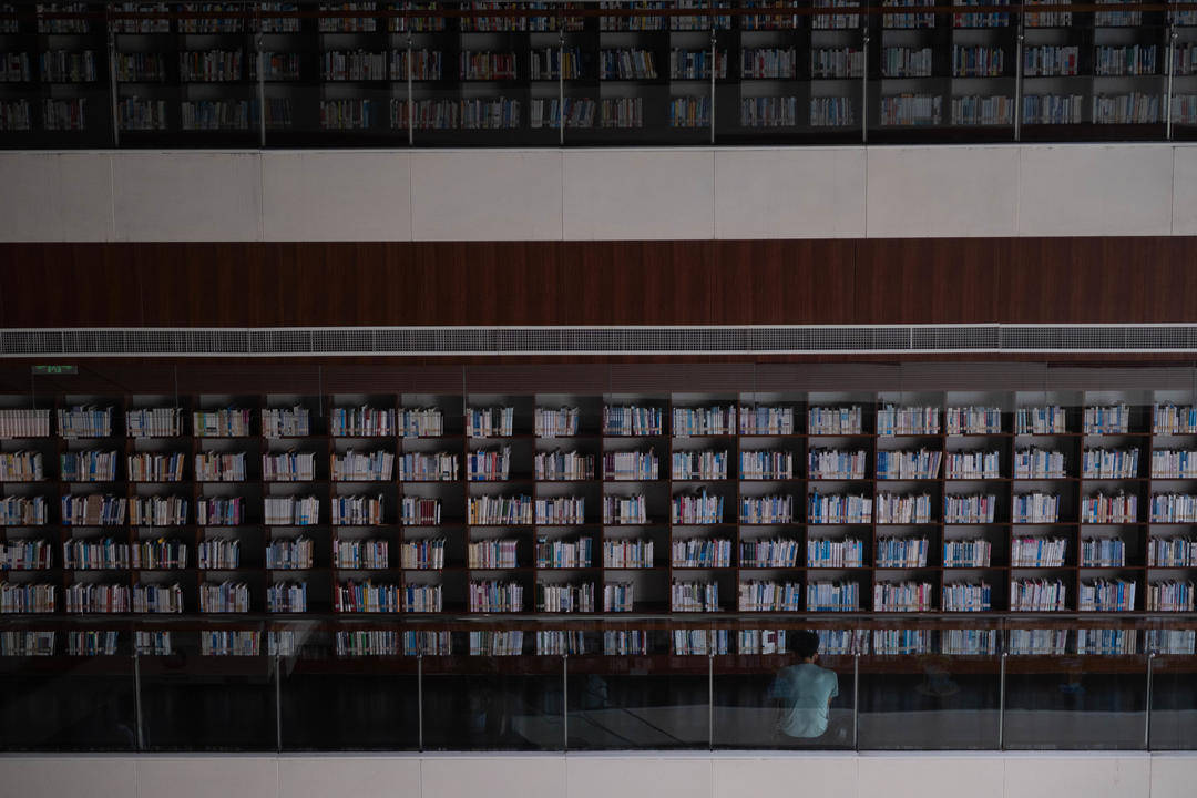 “充電”避暑做早操 圖書館裡一座難求|