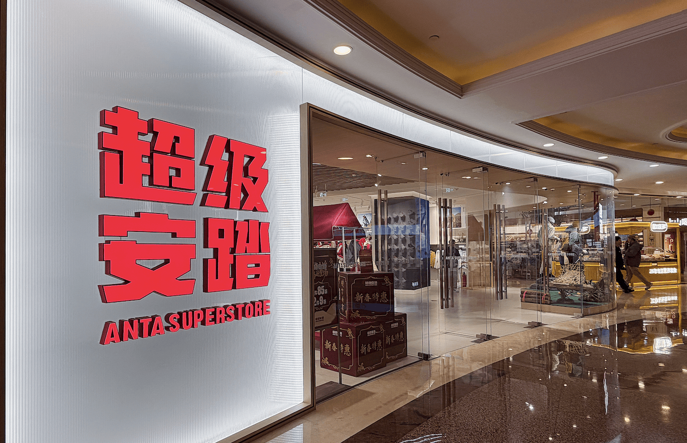 安踏前CEO徐陽擬陪家人留學遷居美國，公司曾稱另有任用